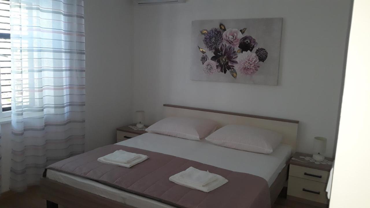 Mini Apartment Petra - Rooms Purple & Green With Kitchen And Garden Dubrovnik Szoba fotó