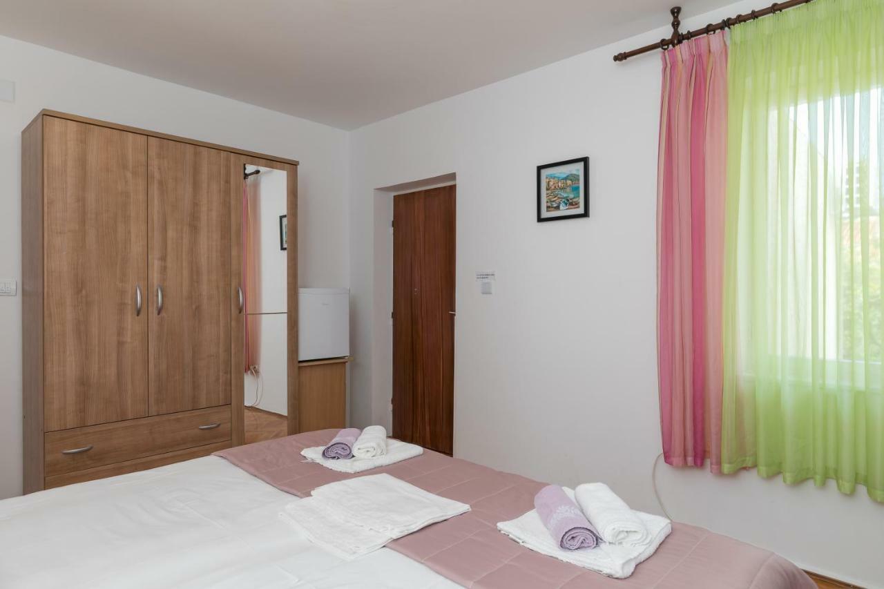 Mini Apartment Petra - Rooms Purple & Green With Kitchen And Garden Dubrovnik Kültér fotó