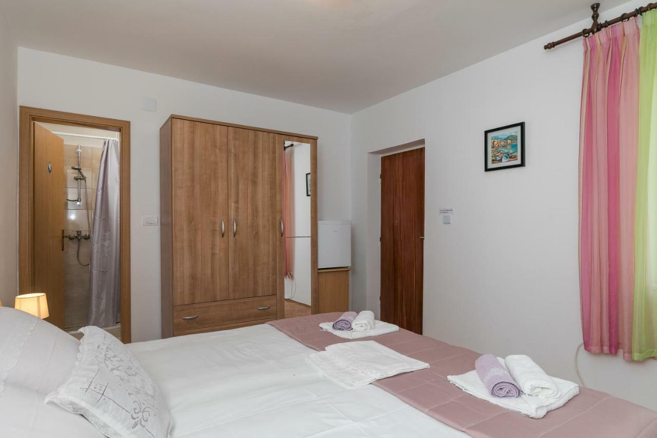 Mini Apartment Petra - Rooms Purple & Green With Kitchen And Garden Dubrovnik Kültér fotó
